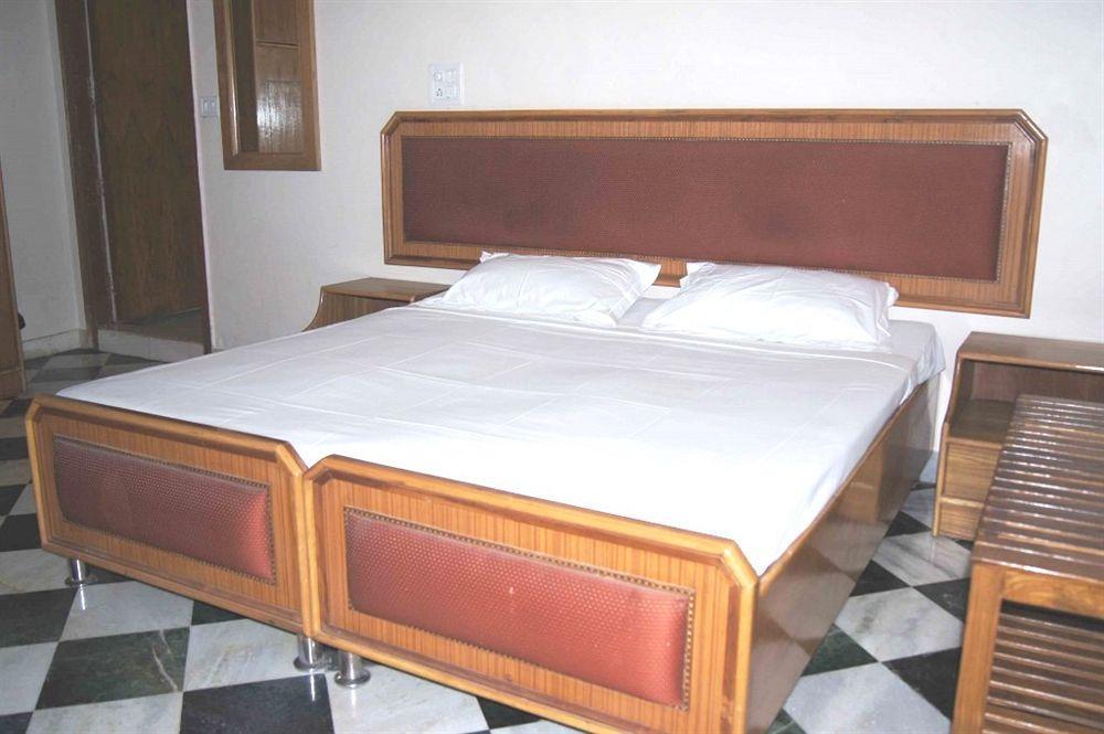 Hotel Westend Holiday Home 5 Mint From Nizamuddin Railway Station New Delhi Ngoại thất bức ảnh