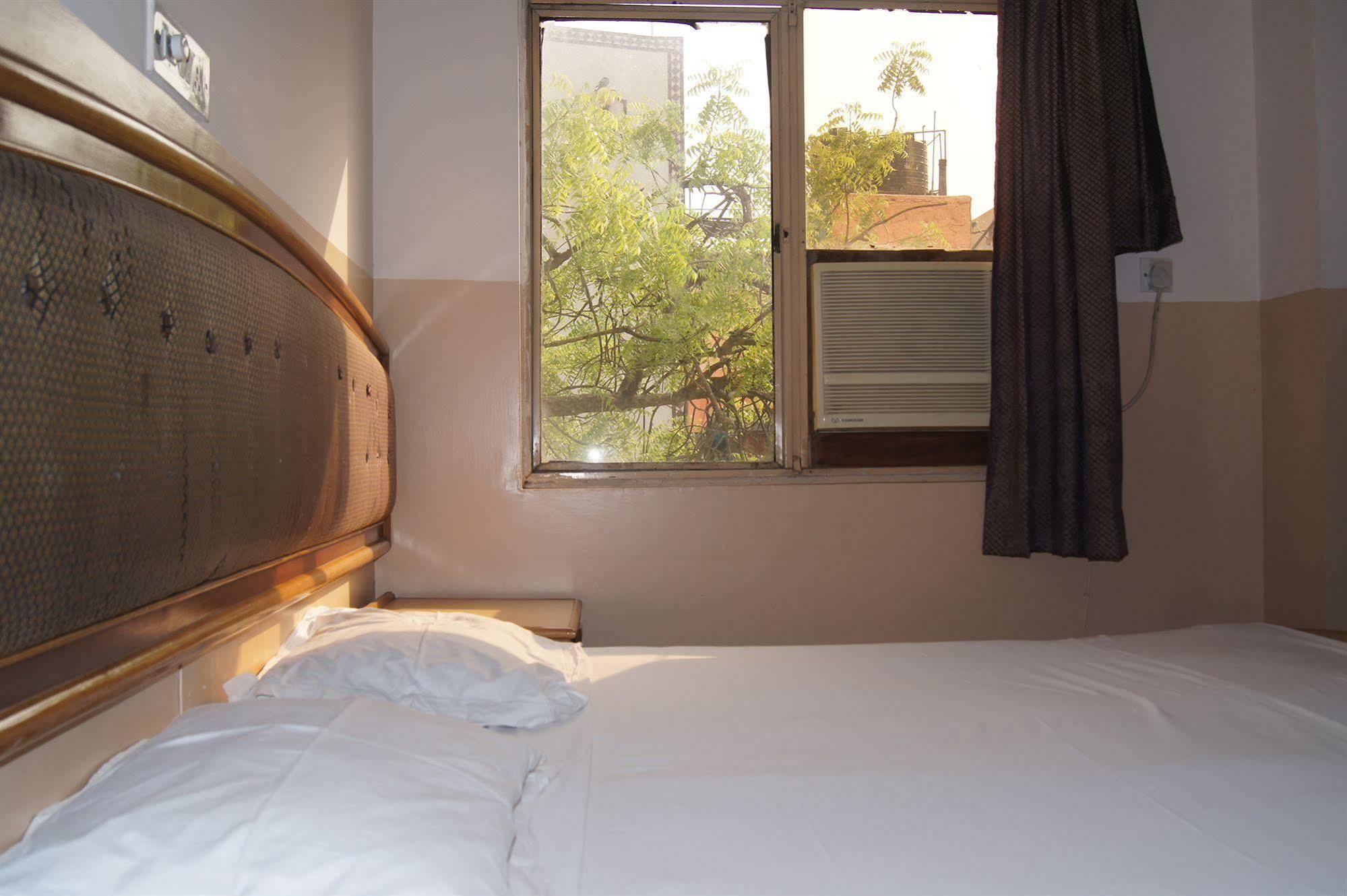 Hotel Westend Holiday Home 5 Mint From Nizamuddin Railway Station New Delhi Ngoại thất bức ảnh